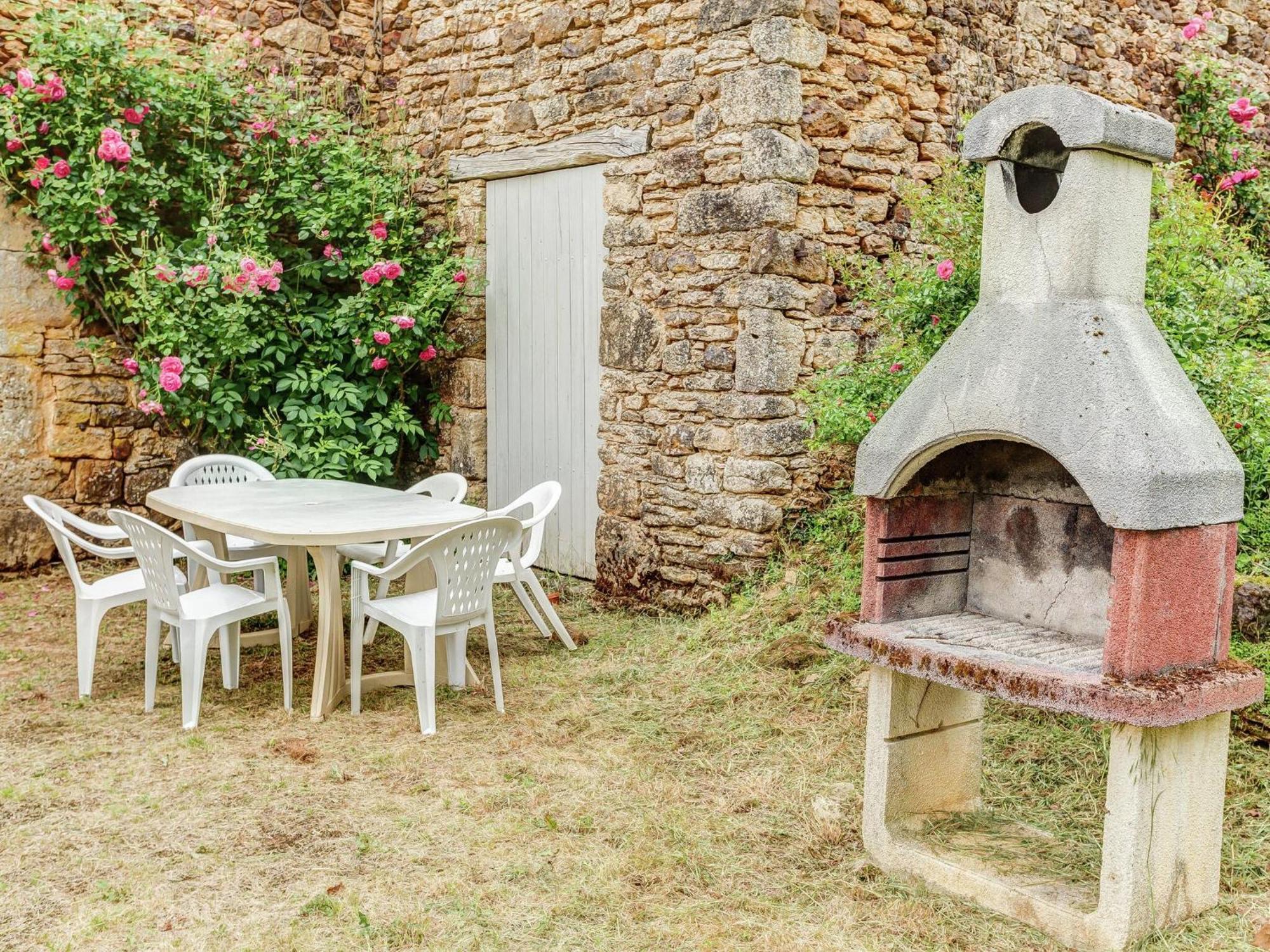 Cosy Holiday Home In Lantheuil With Garden Villefranche-du-Périgord 외부 사진